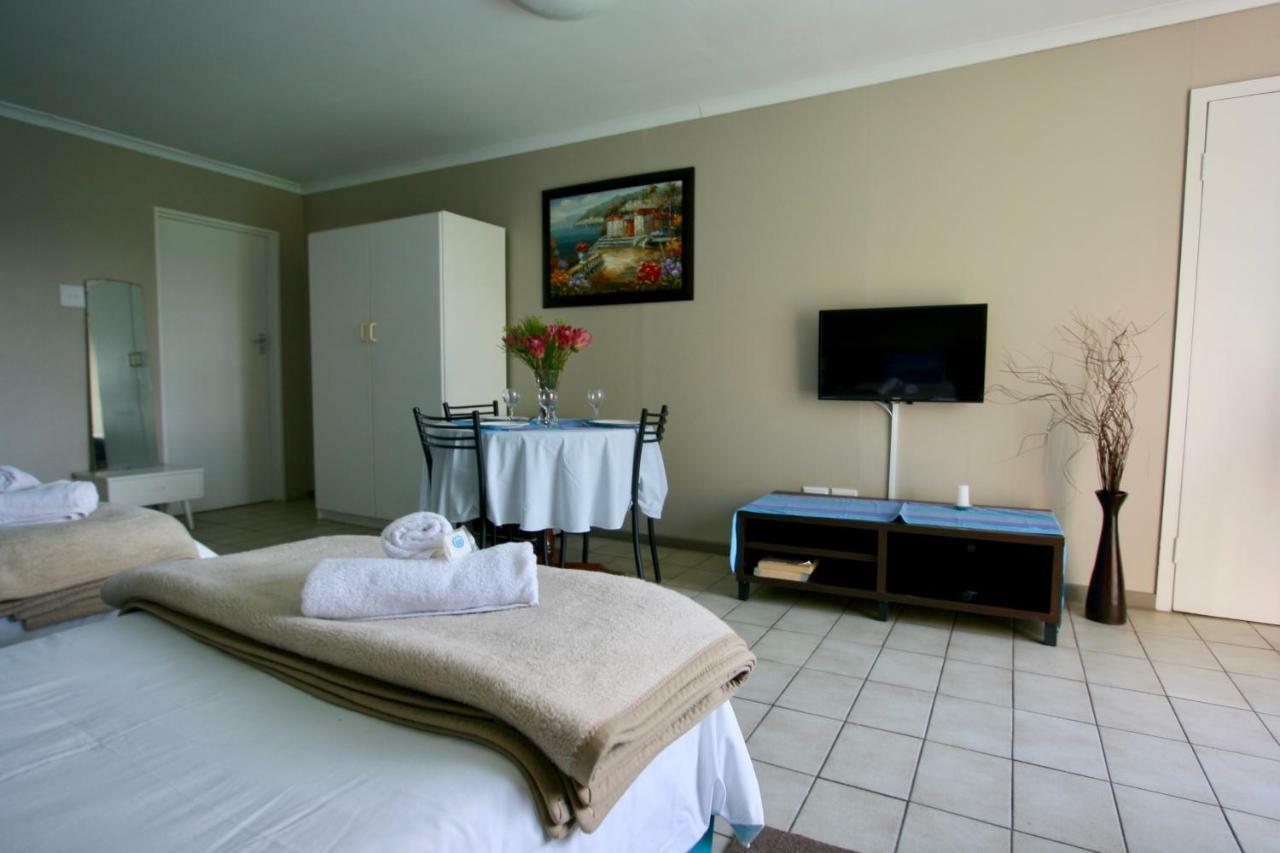 Clouds Guest House Durbanville Extérieur photo